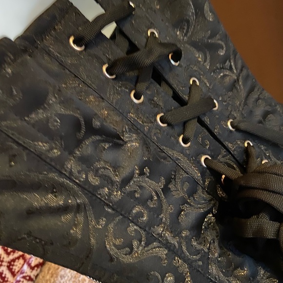 Overbust hand embroidered corset - Picture 6 of 8